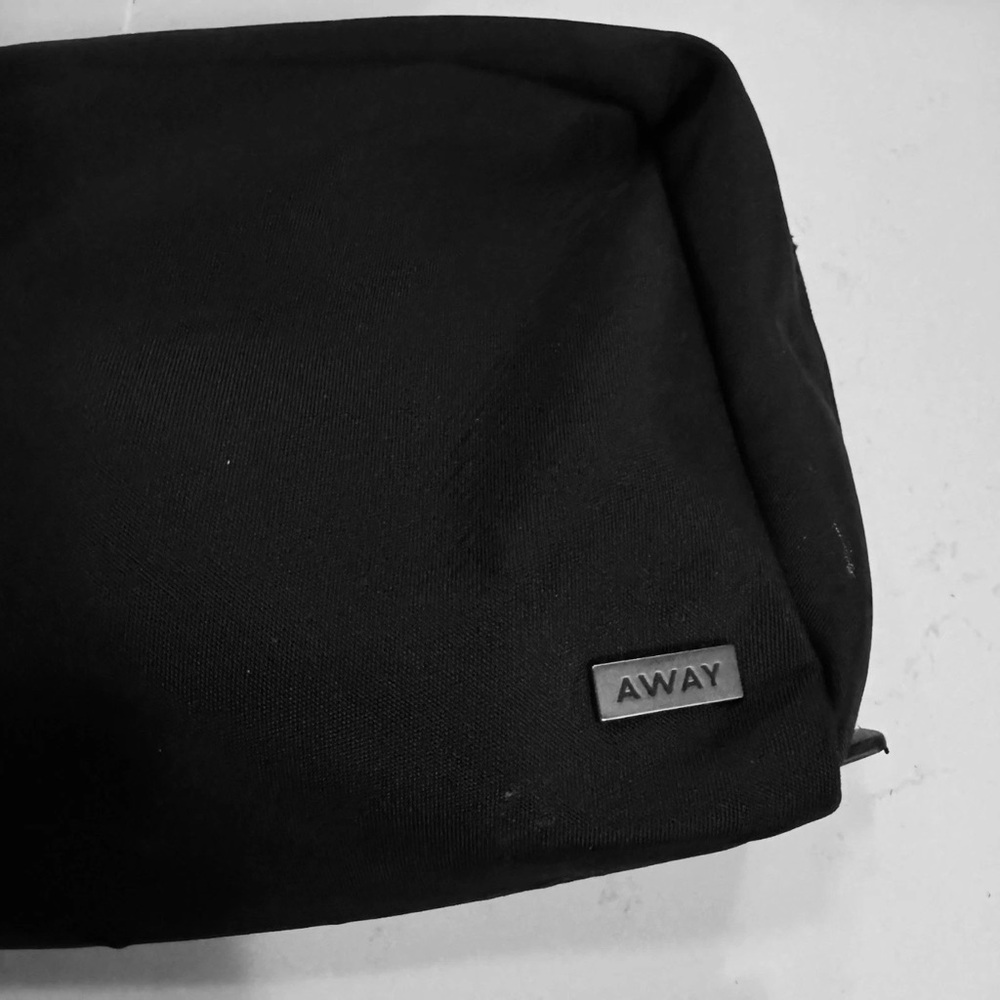 AWAY The Large Toiletry Bag in Jet Black